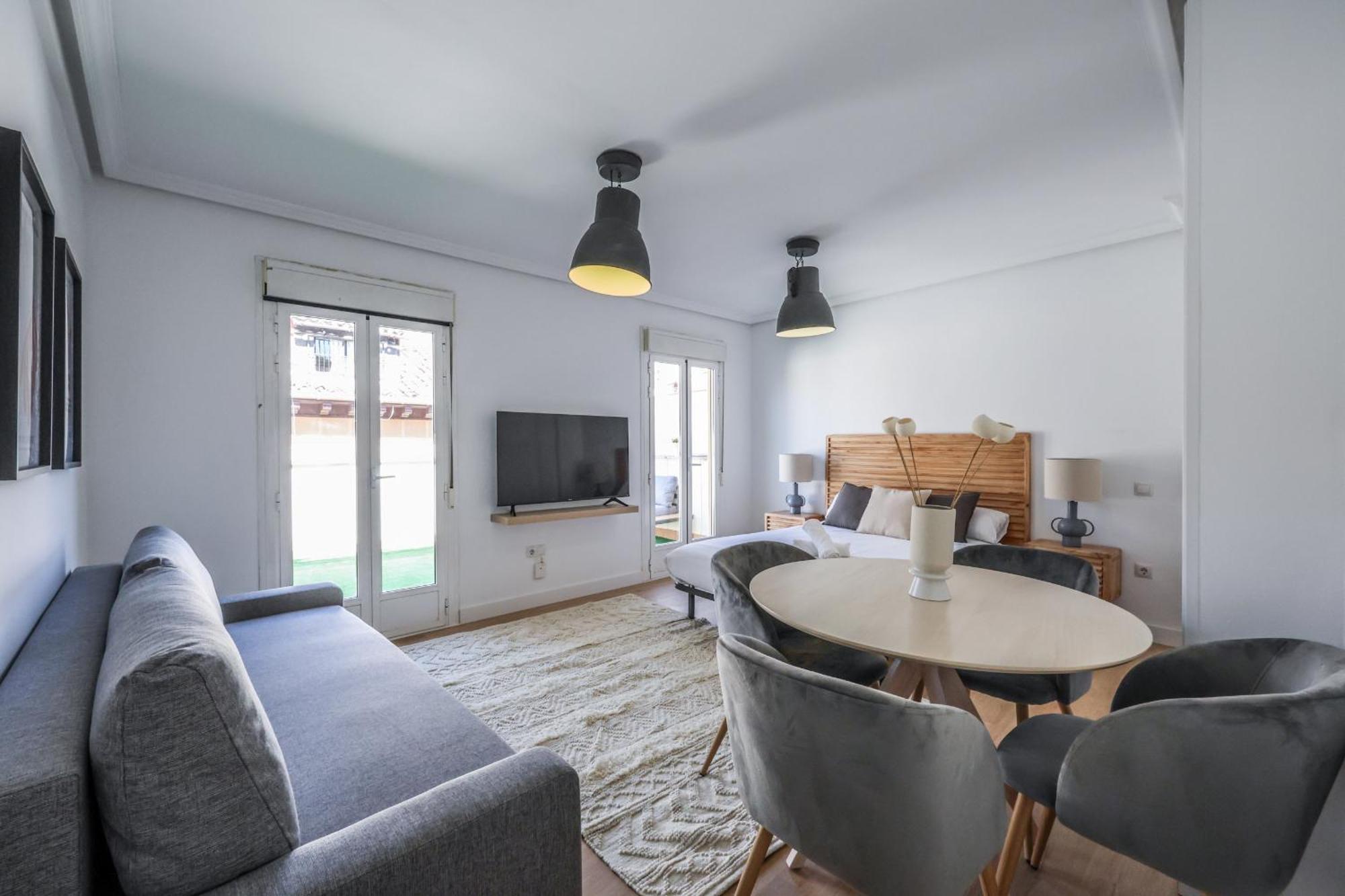 Atico Reformado Con Terraza En Lavapies Lägenhet Madrid Exteriör bild