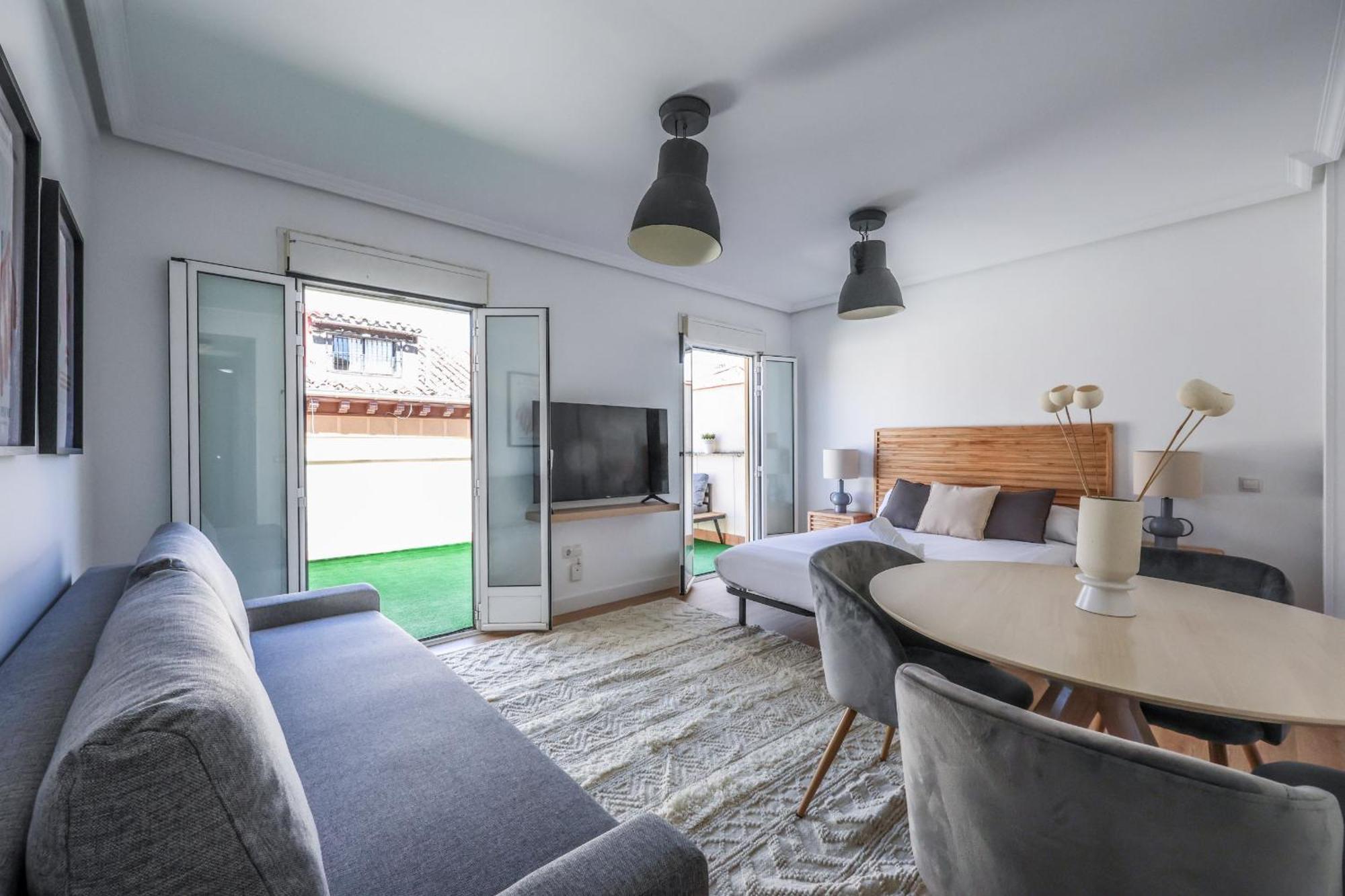Atico Reformado Con Terraza En Lavapies Lägenhet Madrid Exteriör bild